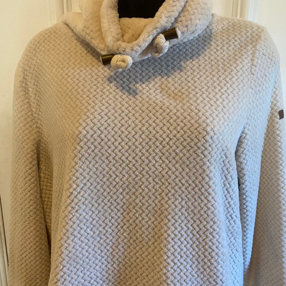 Cozy Regatta Cream Colored Pullover Size M